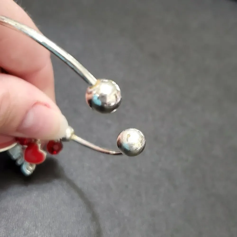 Child's silver tone valentine bracelet 6